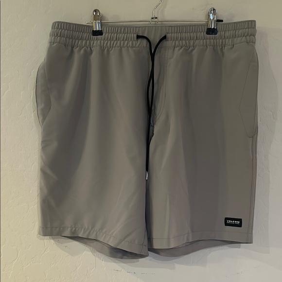 Volcom Gray Men's Boardshorts Size Large - Picture 1 of 4
